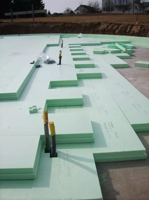 屋面保温挤塑板施工方案是怎样的？